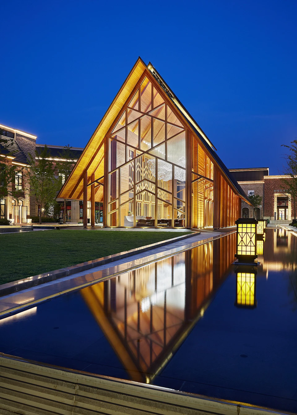 Tongxiang Church reflected in a pool at dusk